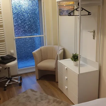 Helle Und Zentrale Ferienwohnung Mit Treppenlift *