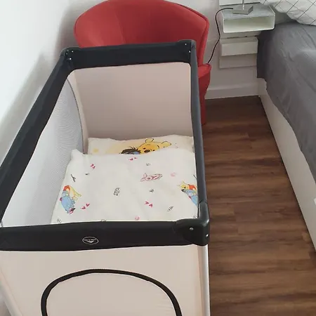 Helle Und Zentrale Ferienwohnung Mit Treppenlift Apartment *
