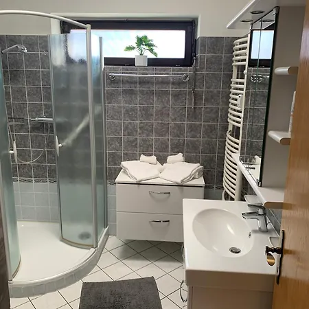Helle Und Zentrale Ferienwohnung Mit Treppenlift Oldenburg